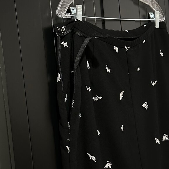 Coldwater Creek Midi Skirt 1X Black White Embroidered Floral Border Cottagecore - Picture 5 of 8